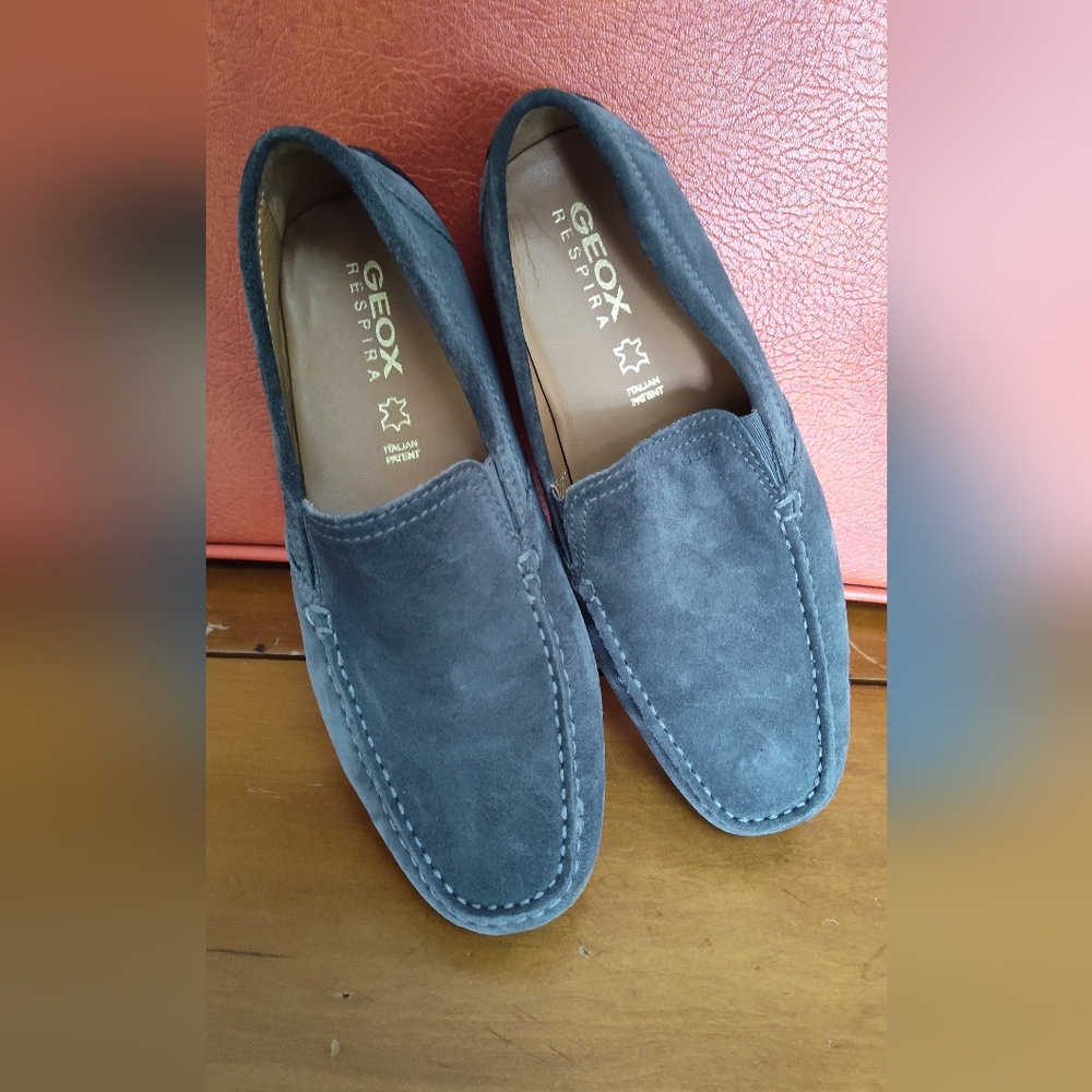 Geox Respira Men's Gray Suede Loafers